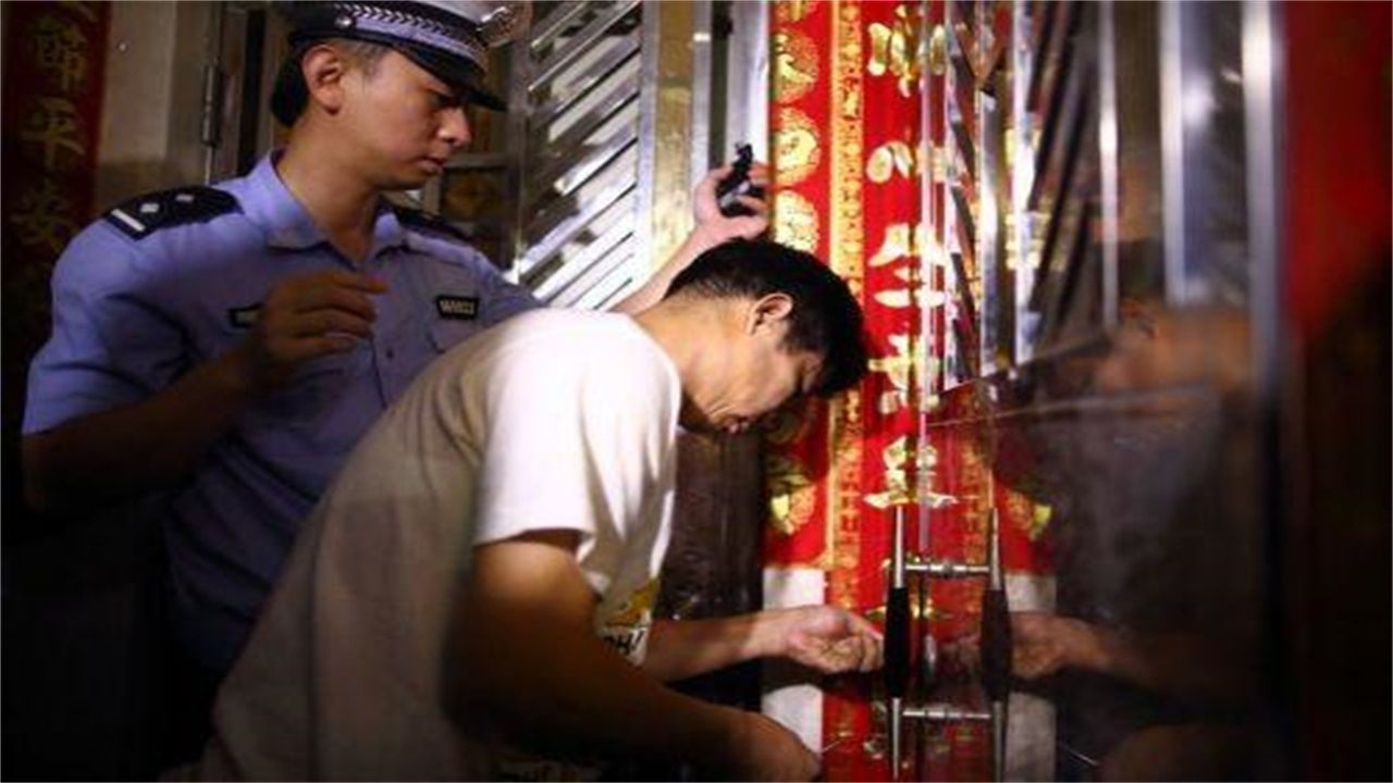 济南请开锁师傅开了锁后，师傅